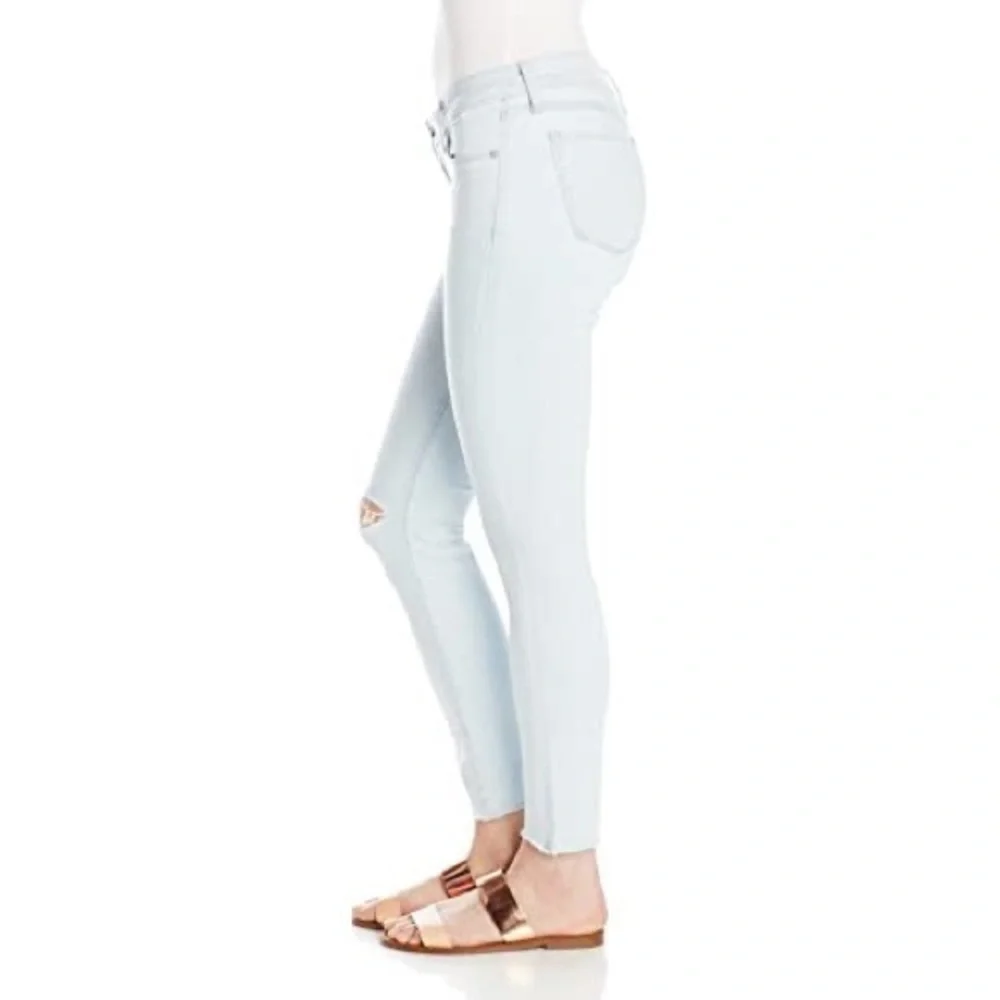 Lucky brand distressed Lolita capri jeans!